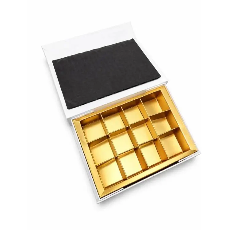 Akční Cena Krabička na 12 ks pralinek s magnetem bílá (17,5 x 12,5 x 4 cm)